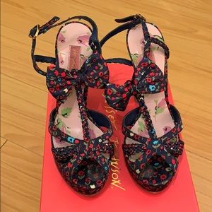 Betsey Johnson floral heels 6 bow flowers